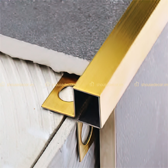 Sản phẩm nẹp inox hoàn thiện được kiểm tra kỹ lưỡng trước khi bàn giao