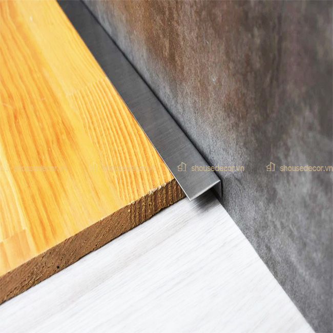 Nẹp inox L bo mặt gỗ chắc chắn, bảo vệ an toàn cho cả mặt gỗ và người sử dụng