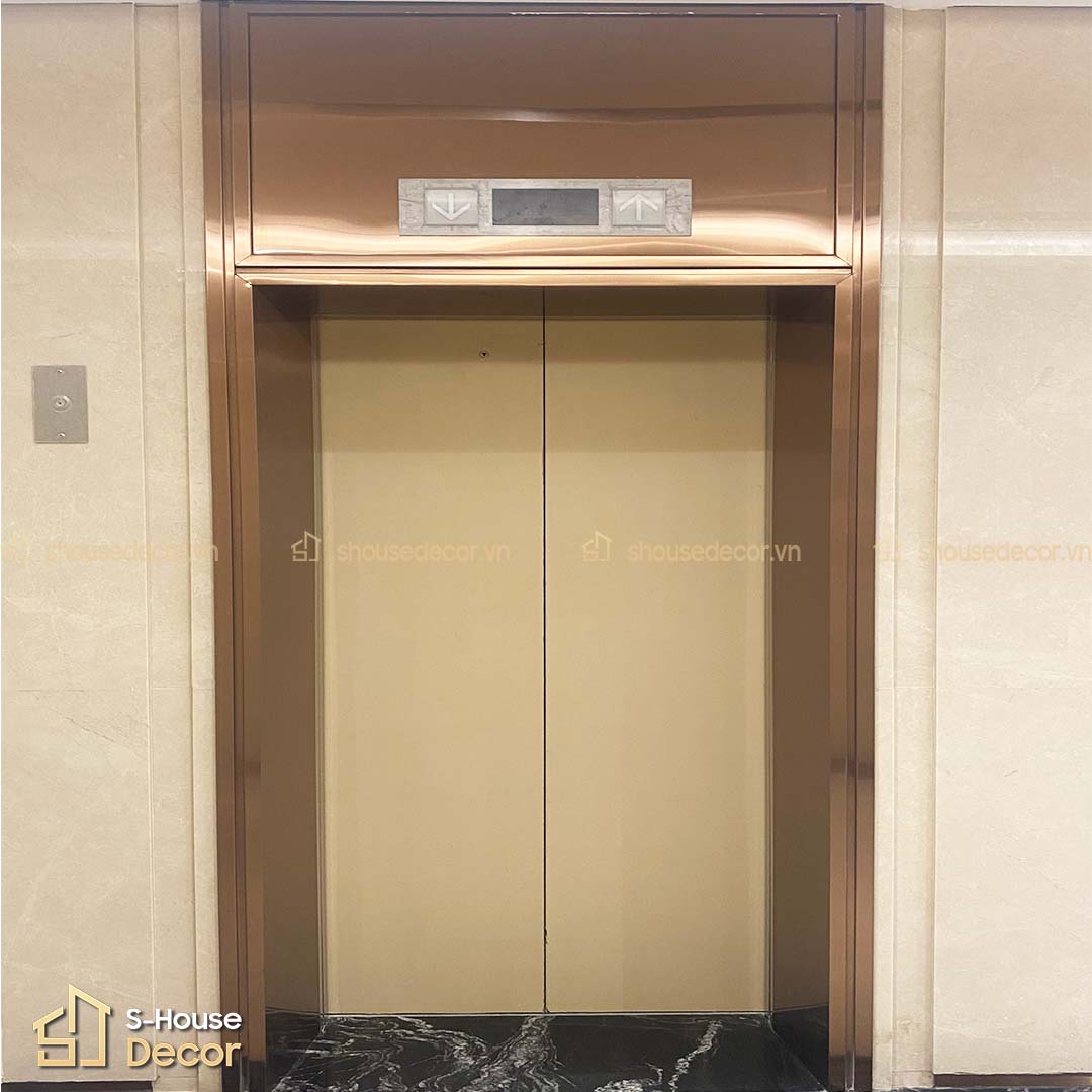 Khung thép mạ kẽm kết hợp nẹp inox mang lại độ bền vượt trội và sự tinh tế trong từng chi tiết