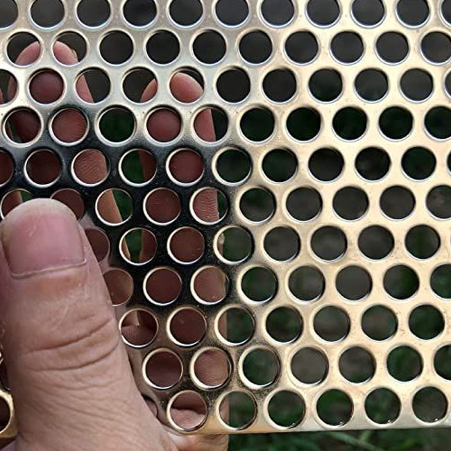 Inox 304 đục lỗ có độ bền cao, chống ăn mòn và dễ gia công