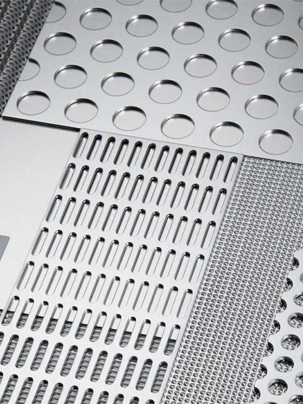 Tấm inox dập lỗ tròn có nhiều ưu điểm như tăng cường sức bền, tạo hiệu ứng thẩm mỹ và thoáng khí