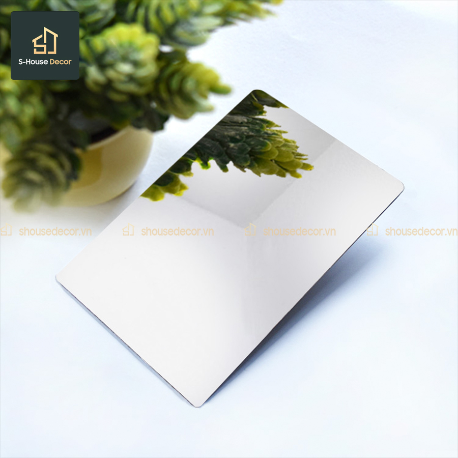 Inox gương là loại inox có bề mặt phản chiếu ánh sáng như gương