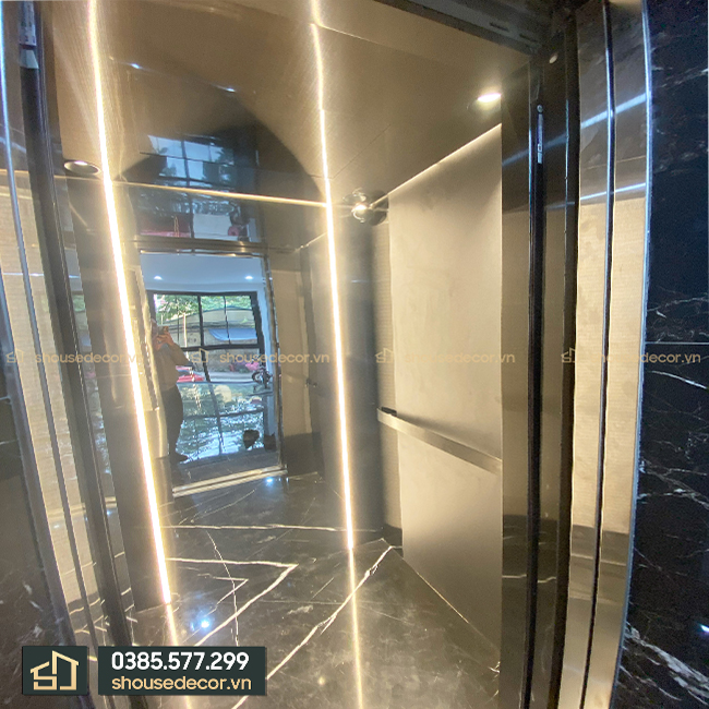 trang-tri-cabin-thang-may-bang-den-led-lam-tang-su-sang-trong-trong-khong-gian