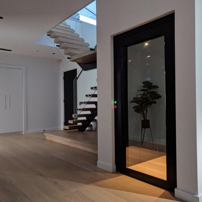 Một căn hộ lớn có nhiều tầng và có thang máy gia đình 450kg