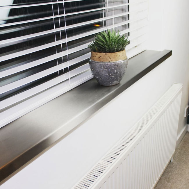 Cửa sổ làm bằng thanh inox dẹt