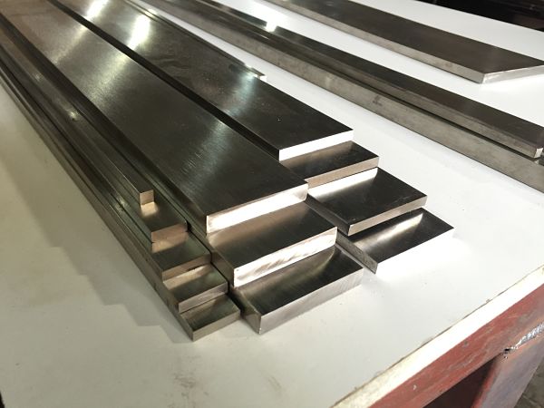 Thanh la inox được đúc khuôn trực tiếp từ thép inox