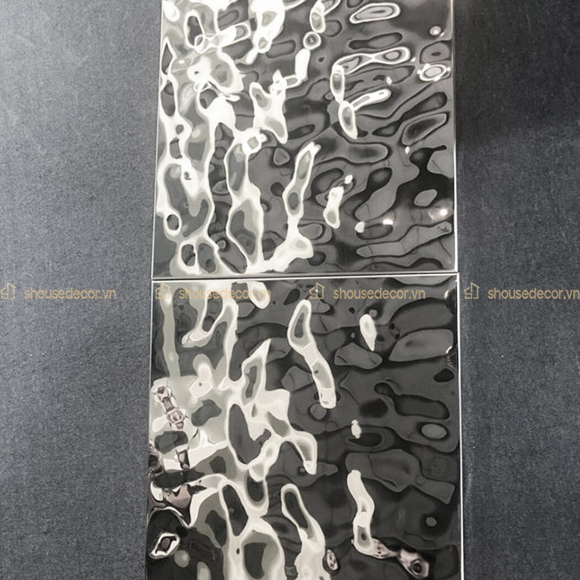 Sản phẩm tấm ốp inox sóng 3D trắng có thiết kế độc đáo với vân sóng nước