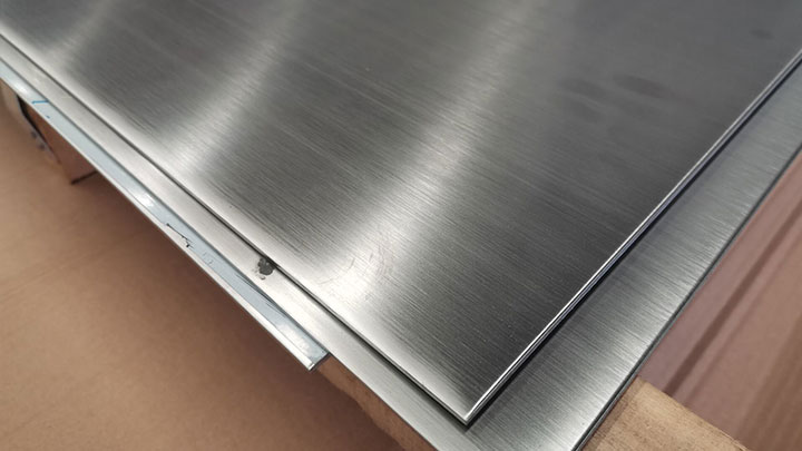Tôn tấm inox 304 dễ dàng lắp đặt, thân thiện với môi trường