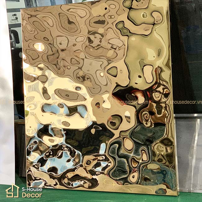 Inox-song-duoc-chuan-bị-de-op-tran-inox-song-nuoc-vang