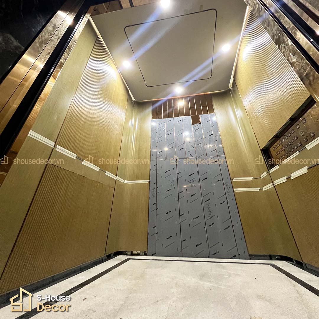 Hệ thống đèn LED trắng tạo không gian cabin thoáng sáng, tăng chiều sâu và cảm giác rộng rãi