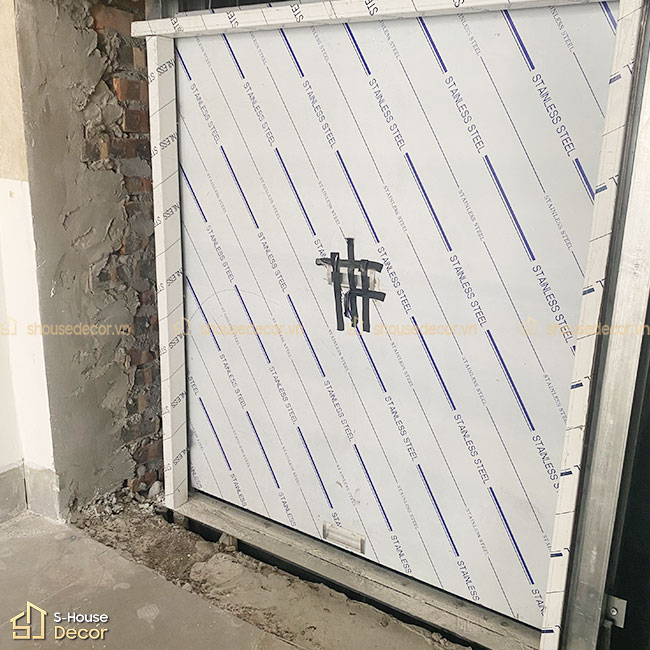 op-inox-thang-may-thuc-pham-01