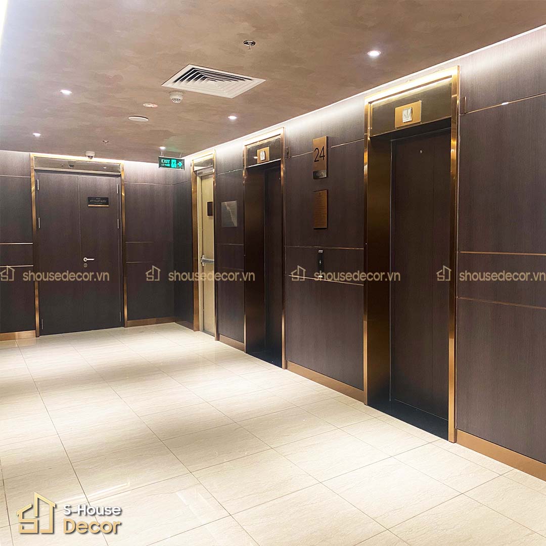 Các chi tiết nẹp U, V và chỉ La inox giúp hoàn thiện mảng ốp và tăng tính thẩm mỹ cho khung bao