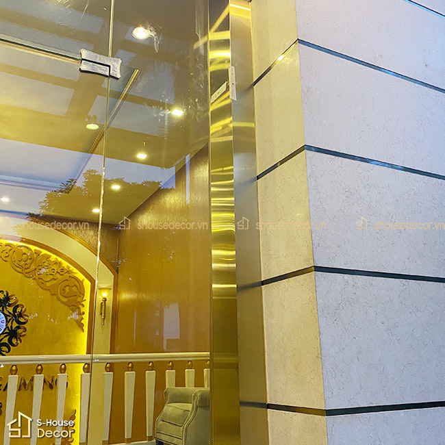 trang-tri-nep-inox-tai-du-an-macau-gaming-03