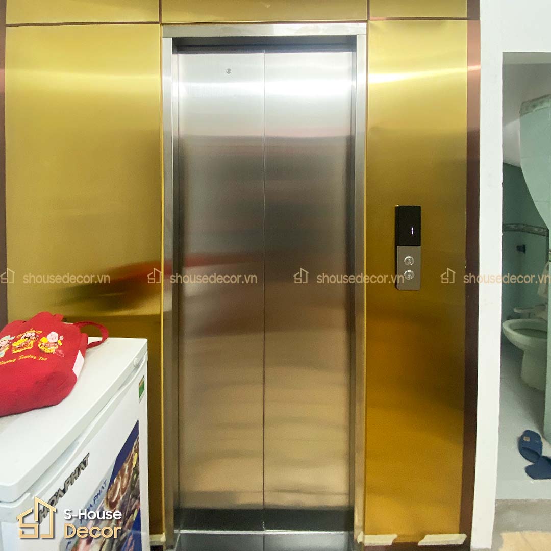 Tạo ấn tượng mạnh mẽ ngay từ bước đầu với thiết kế mặt tầng thang máy sang trọng và hiện đại