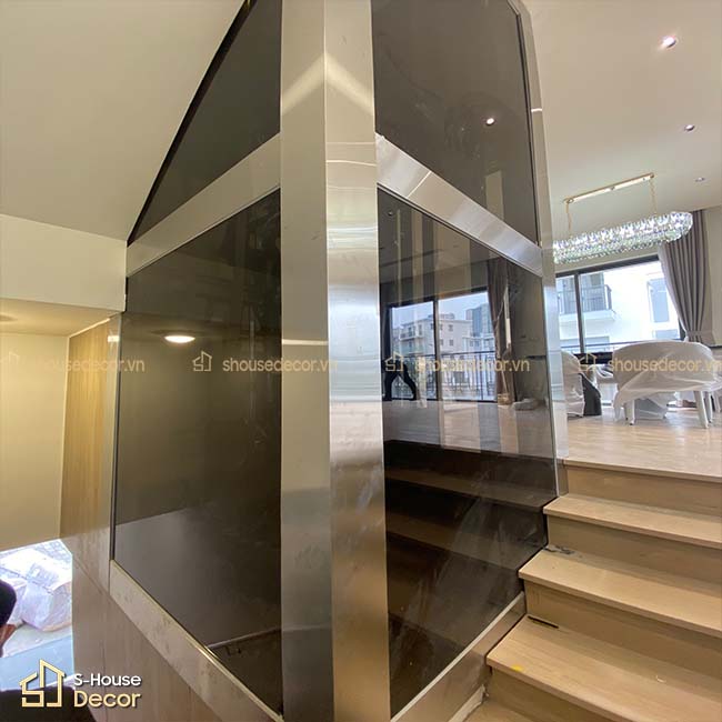 thang-kinh-duoc-op-trang-tri-tai-cong-trinh-the-manor-park