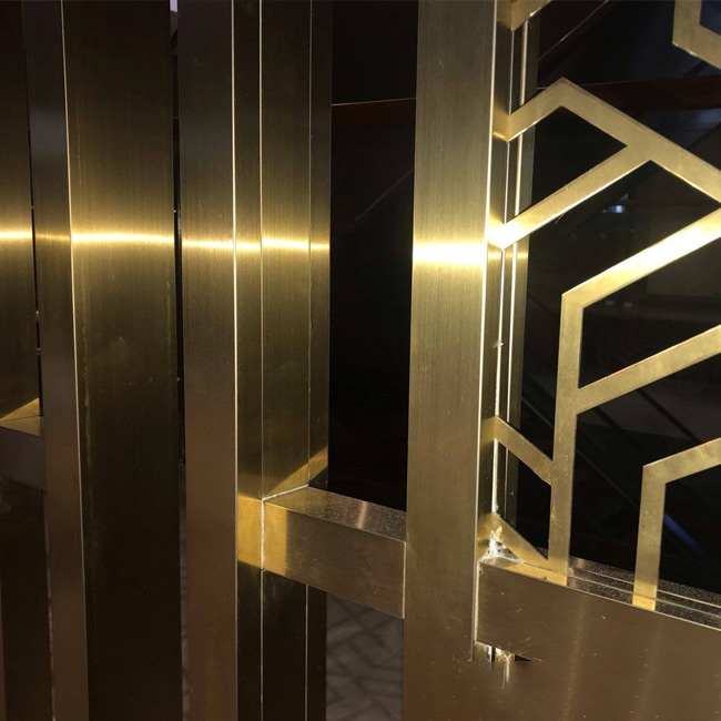 Báo giá thi công vách CNC mạ vàng mới nhất 2023