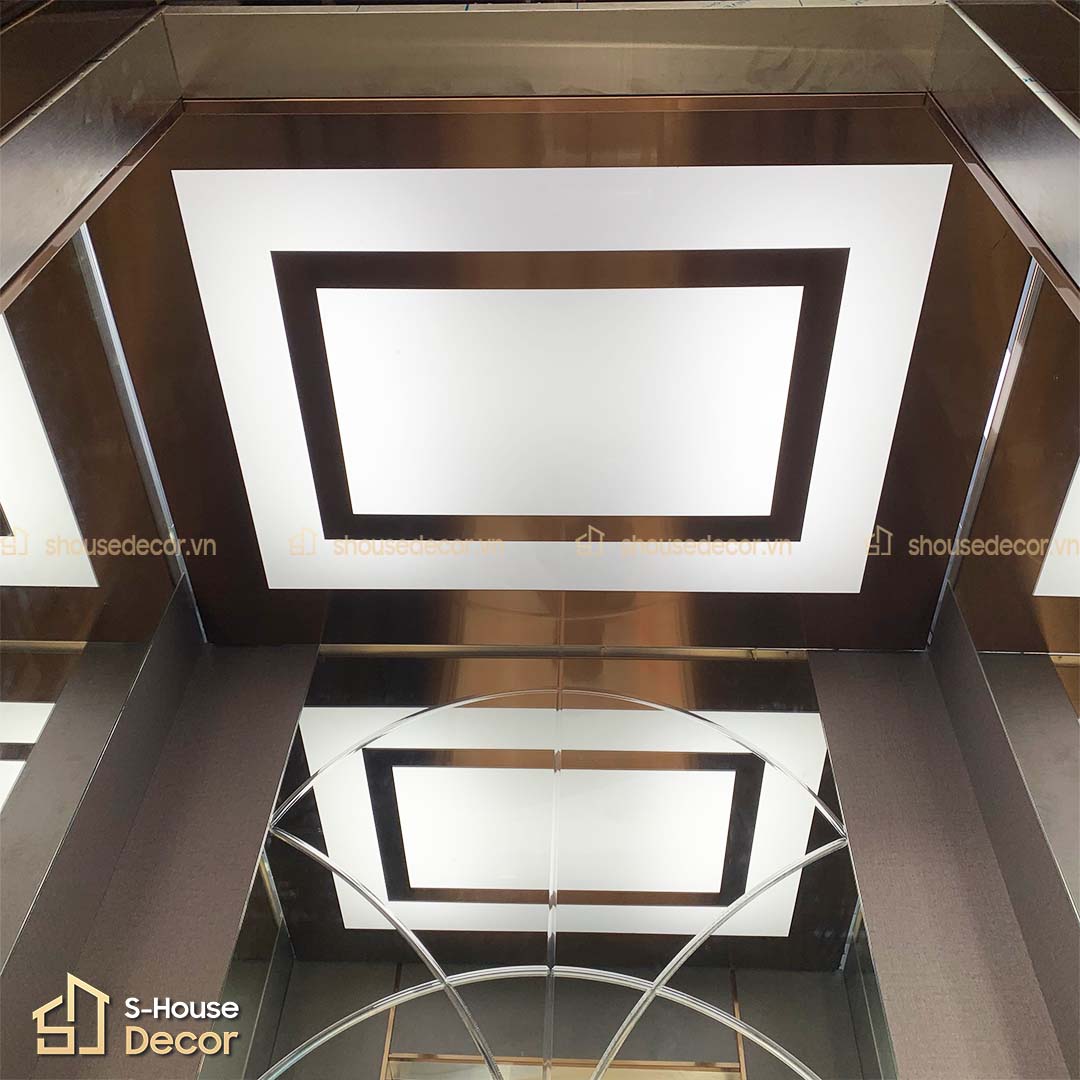 Hệ thống đèn LED ánh sáng trắng được bố trí đều, tăng tính thẩm mỹ và tiết kiệm điện