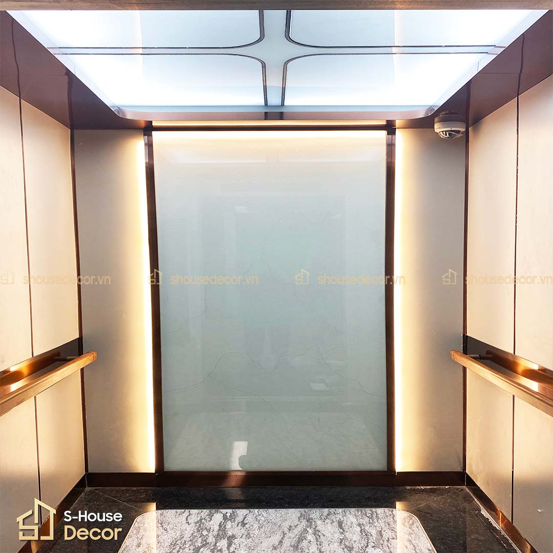 Ốp inox cabin thang máy kết hợp Laminate An Cường vân gỗ đẹp, hiện đại
