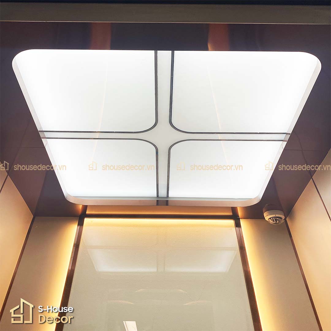 S-House Decor tiến hành bọc inox vàng đồng khu vực trần cabin