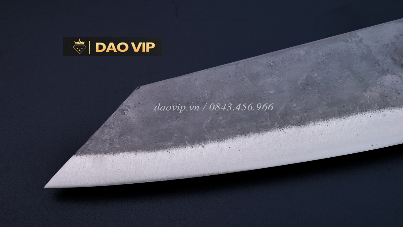 Lưỡi dao sắc bén, mũi vát đầu an toàn khi sử dụng