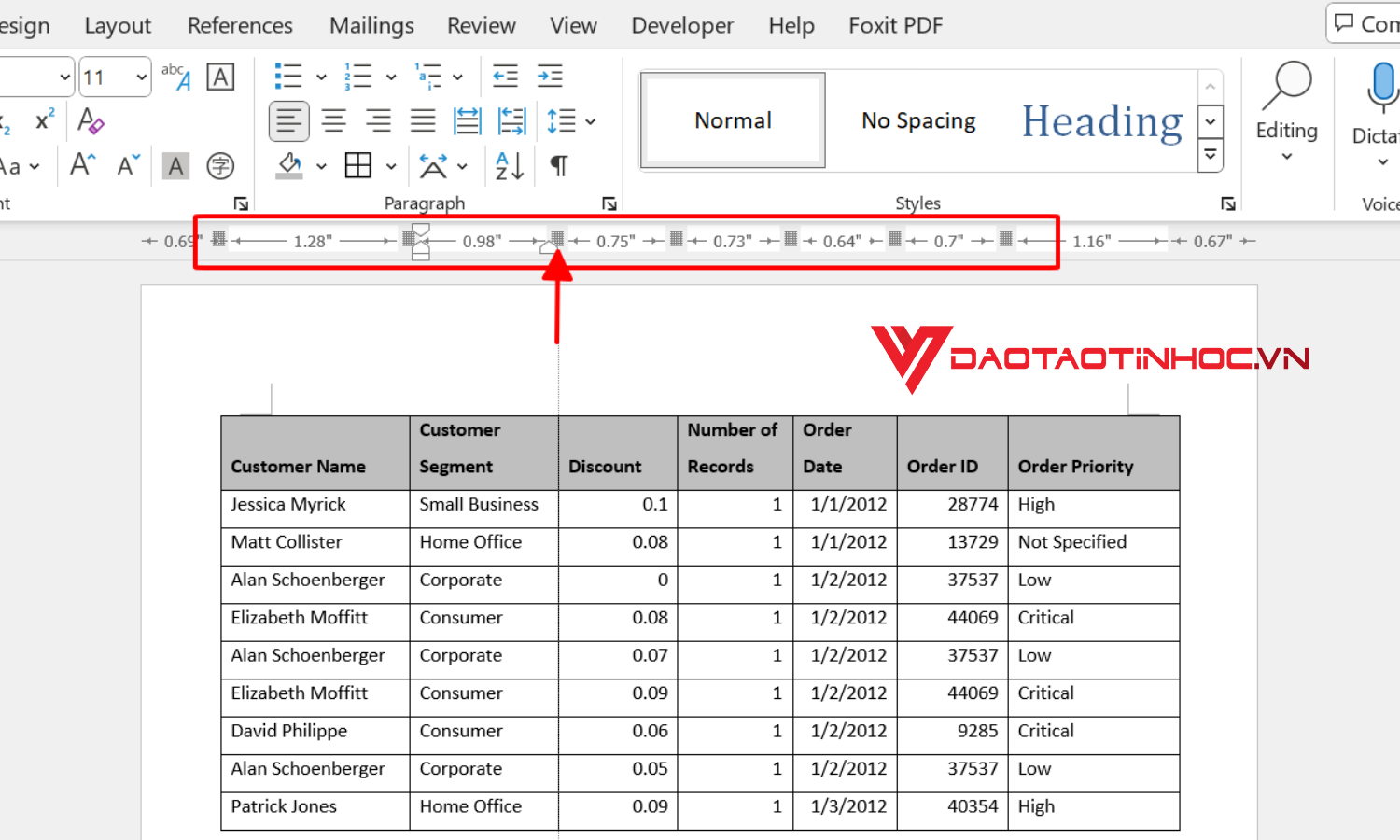 Cách bật công cụ Ruler để căn chỉnh bảng trong Word - Bước 1