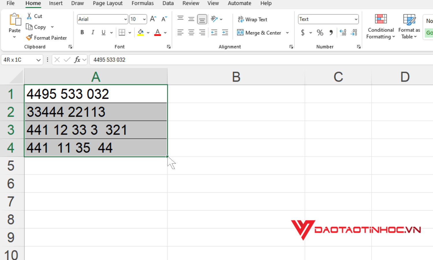 Chọn các ô chứa văn bản cần xóa khoảng trắng