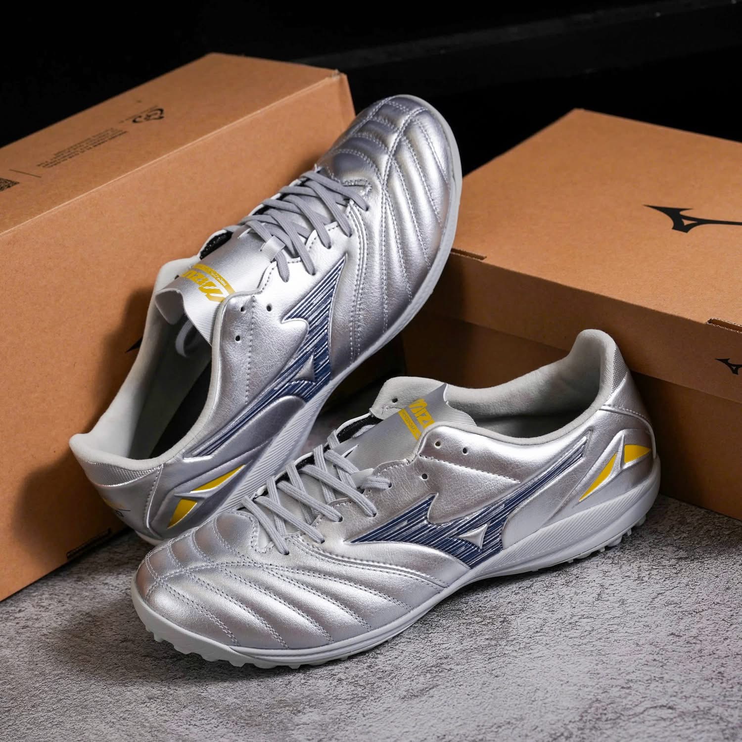 Mizuno Neo Iv Pro TF bạc