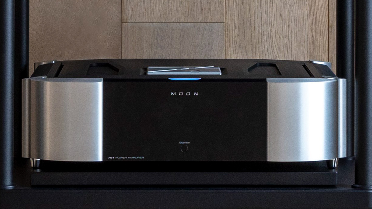 av-show-sg-2024-dynaudio-confidence-50-moon-north-collection-se-noi-cho-ban-biet-the-nao-la-thiet-ke-phu-am-sieu-viet