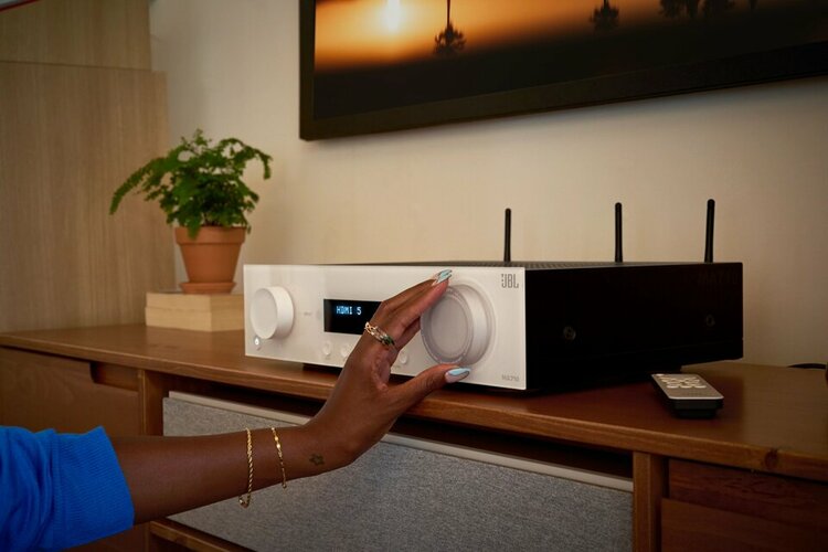 Loa JBL Stage 2 và Amply JBL MA Series - Định Hình Tương Lai Giải Trí Tại Gia?