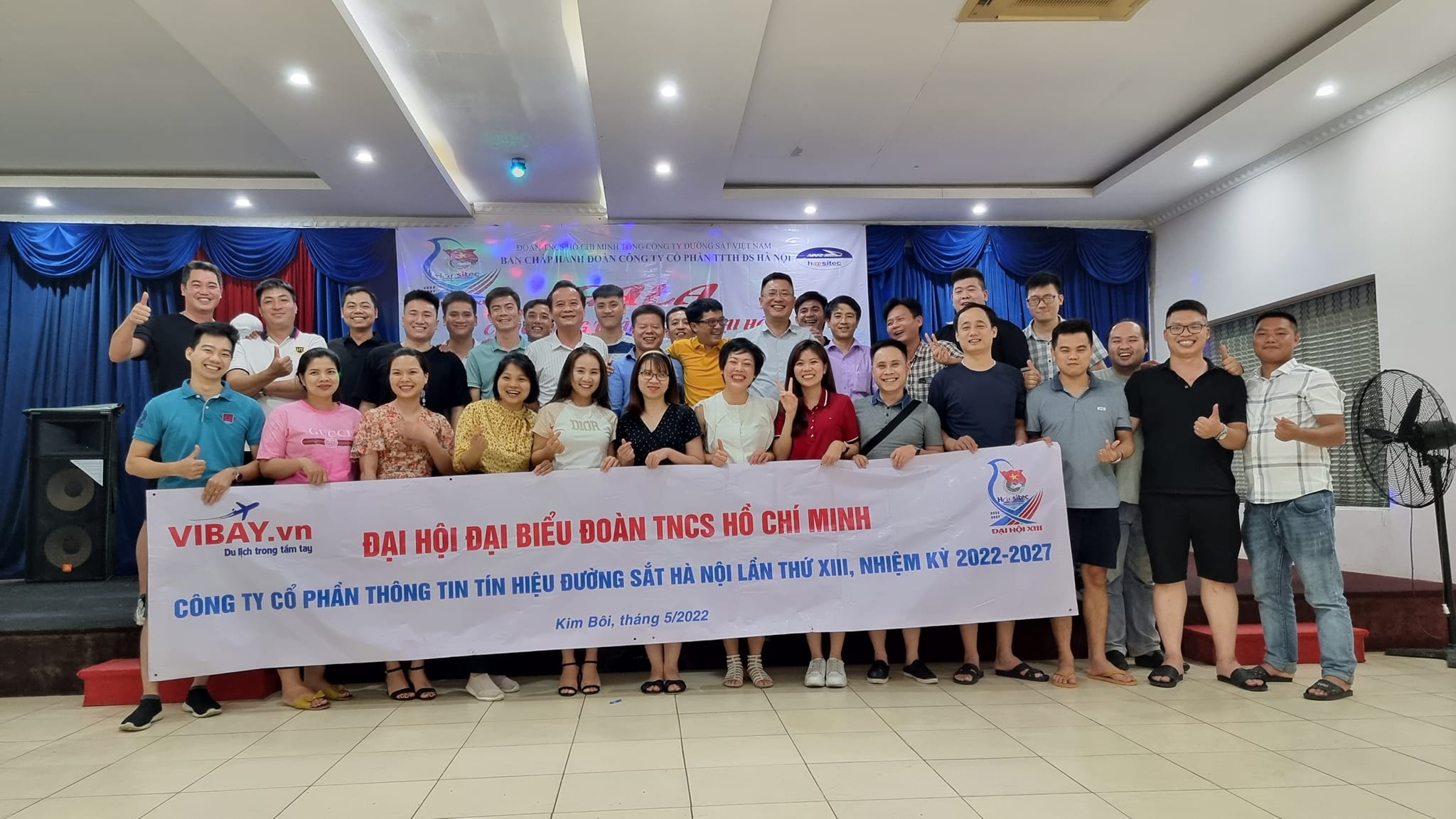 Đoàn khách tour hòa Bình bởi VIBAY Travel