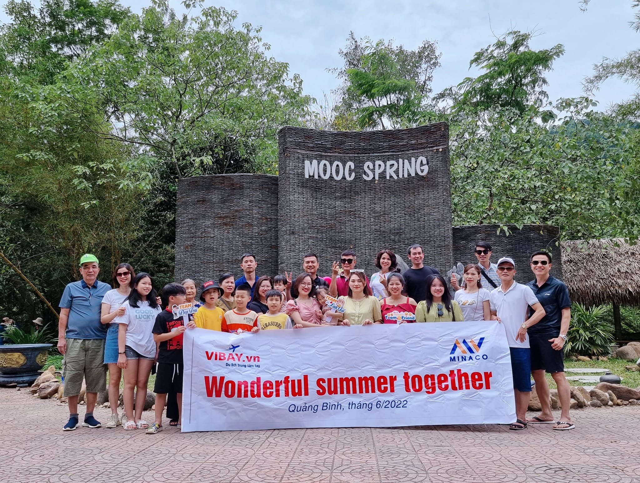 Đoàn khách tour Quảng Bình bởi VIBAY Travel