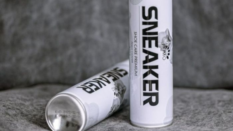 Xịt vệ sinh giày Ximo giúp làm sạch giày nhanh, tiện lợi khi sử dụng