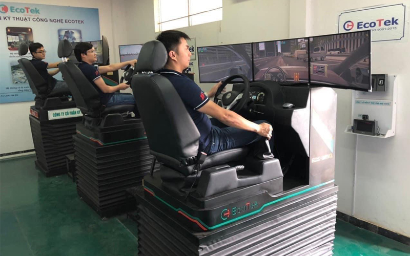 học lái tại cabin điện tử