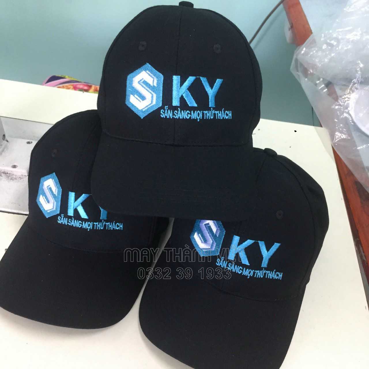 đặt mũ đồng phục