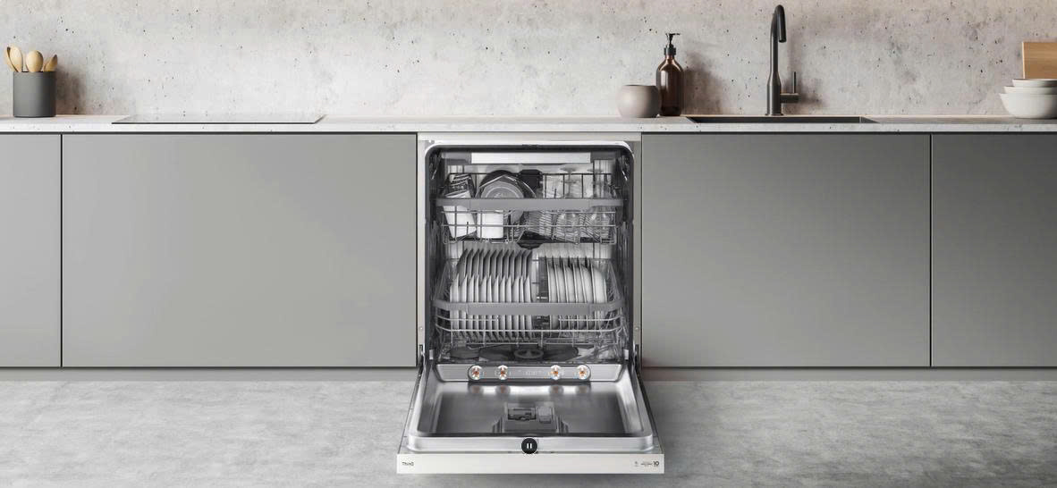 Máy rửa bát LG QuadWash TrueSteam™ màu đen LDT14BLA4 – Giải pháp làm sạch bát đĩa đẳng cấp cho căn bếp hiện đại