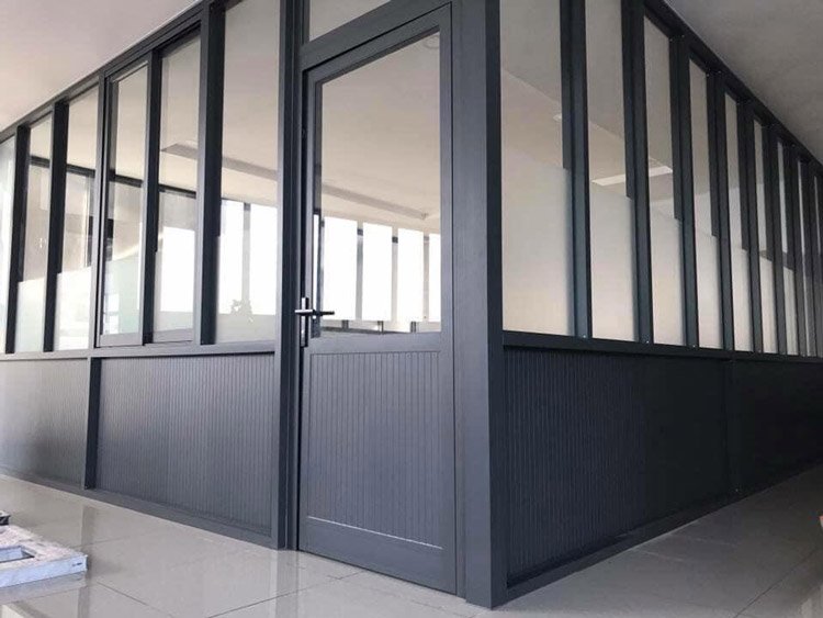 Nhôm kính hệ cỏ