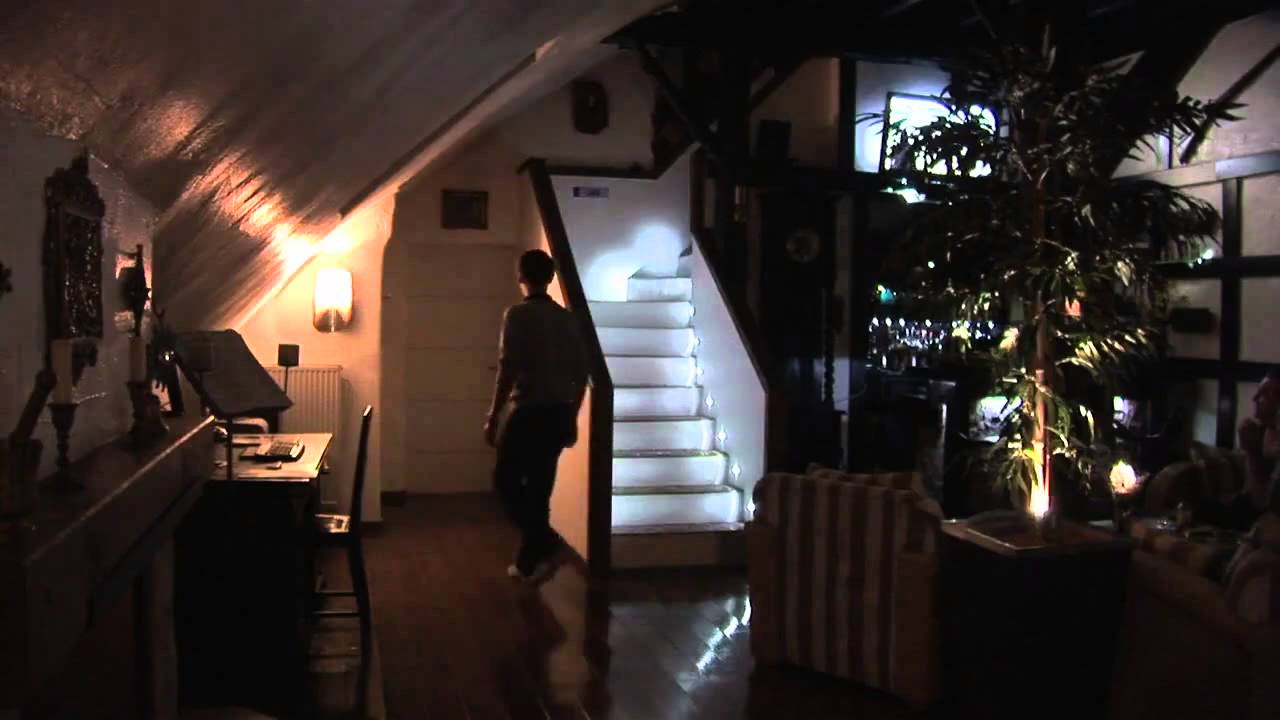 cửa slim cảm biến hồng ngoại