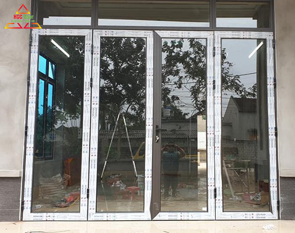 Mẫu cửa nhôm kính