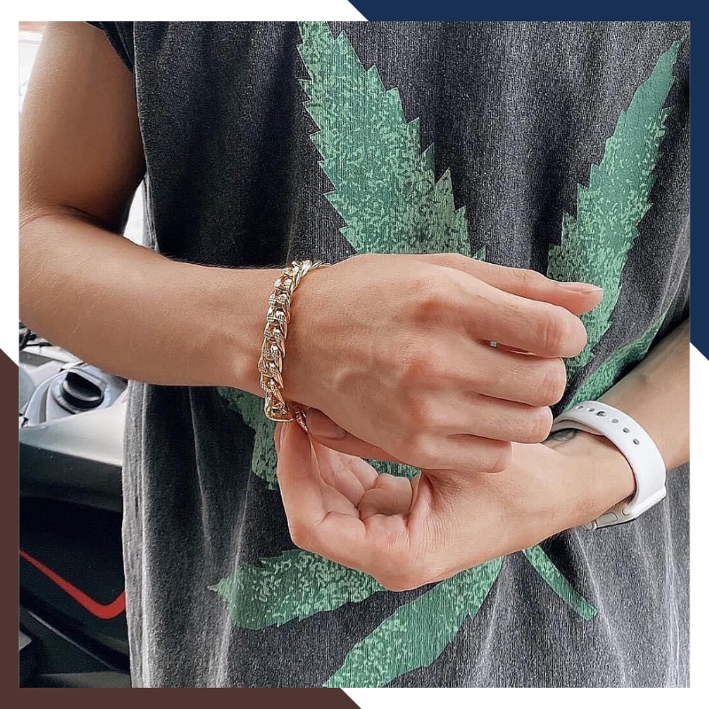 Lắc tay nam vàng 10K có bị phai màu hay trầy xước không?