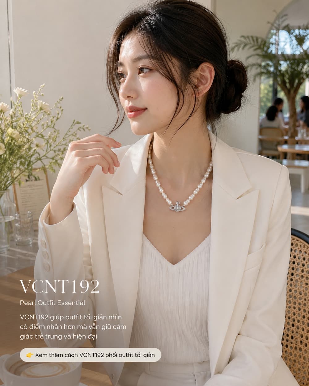 Nữ trẻ phối vòng cổ ngọc trai dị VCNT192 theo phong cách clean girl hiện đại tại cafe lifestyle