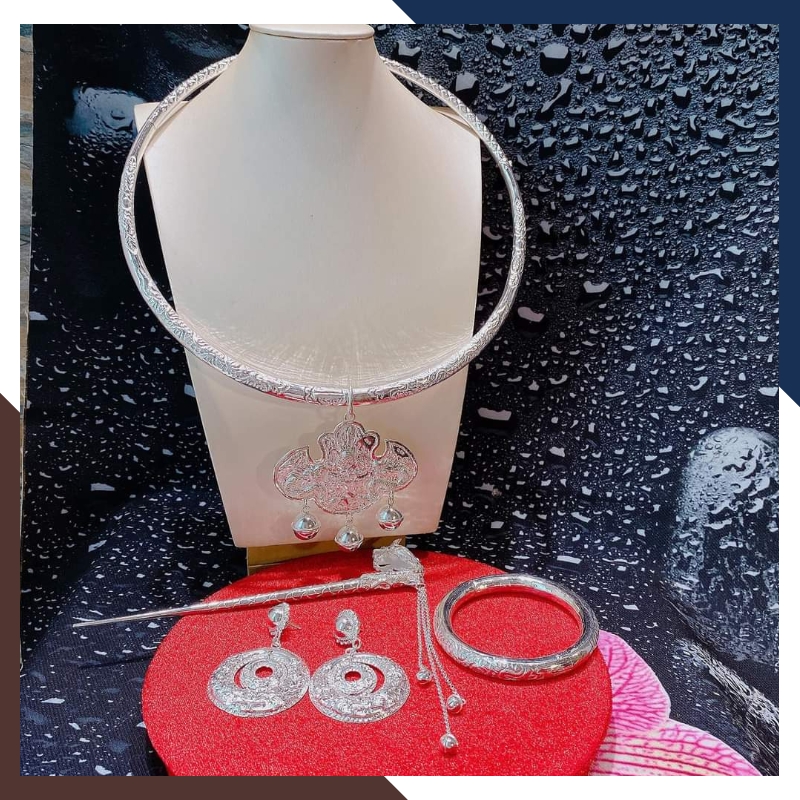 Hướng dẫn chọn trang sức phù hợp với áo dài giúp nàng toả sáng dịp tết 2025