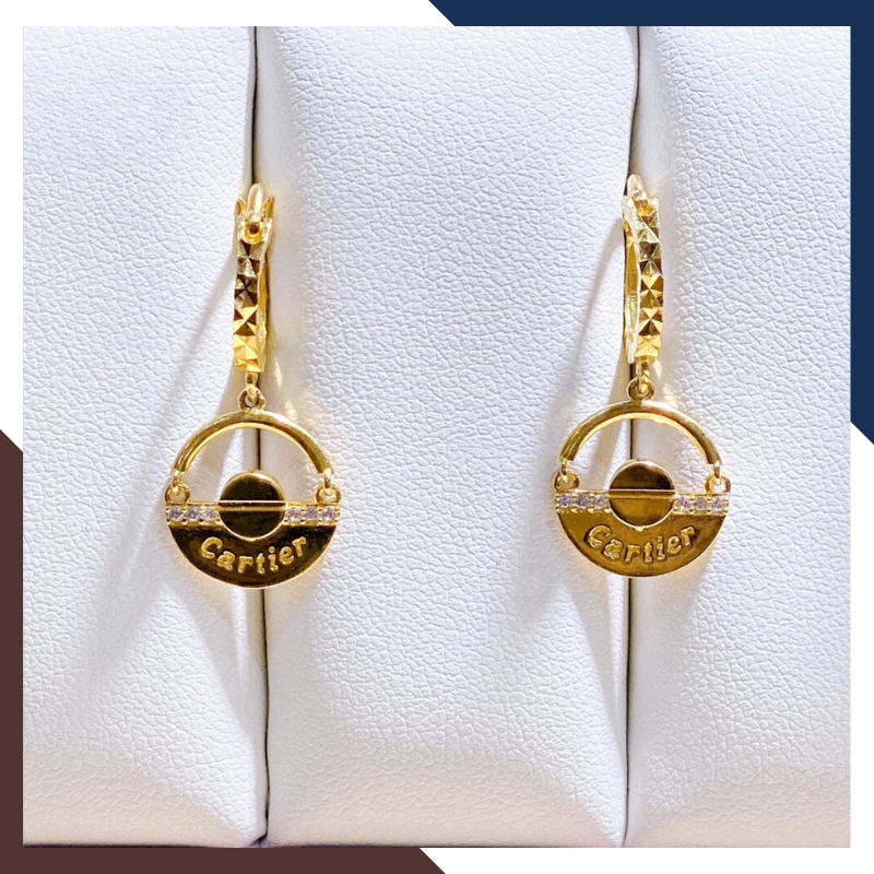 Mặt Tròn Đeo Bông Tai Nào Hợp? Bí Quyết Chọn Bông Tai Cho Mặt Tròn Thêm Thon Gọn