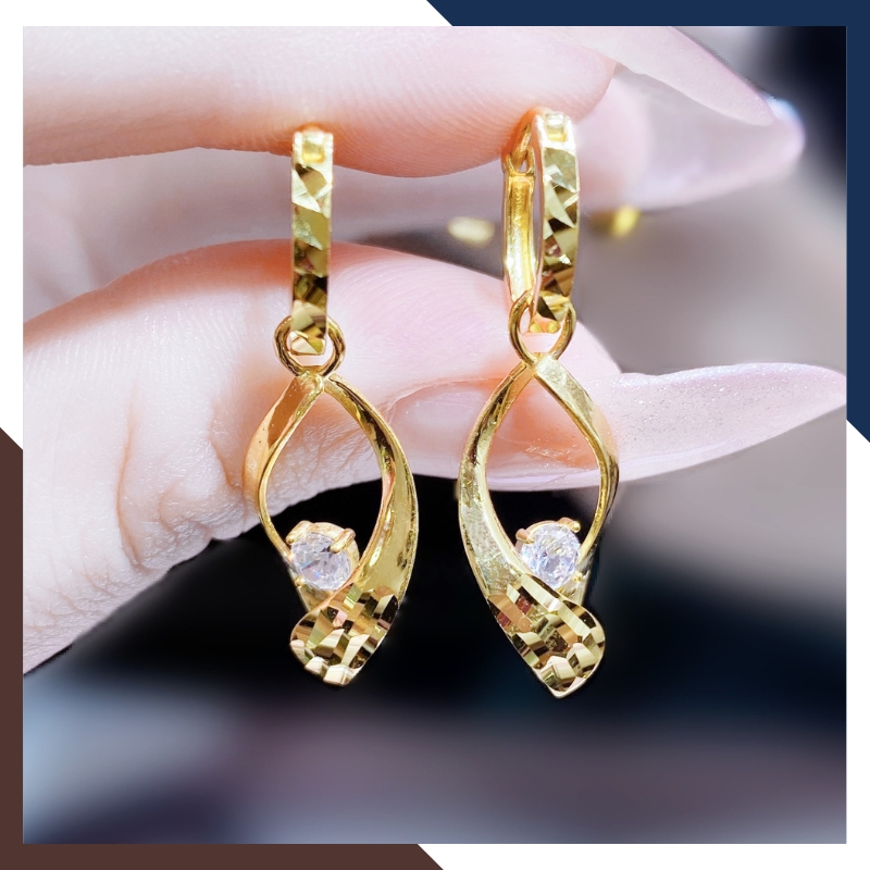 Mặt Tròn Đeo Bông Tai Nào Hợp? Bí Quyết Chọn Bông Tai Cho Mặt Tròn Thêm Thon Gọn