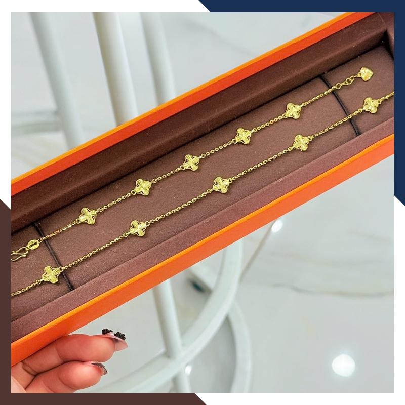 Lắc Tay Vàng Nữ 10K LTVN377 Mix Nhiều Charm, Không Lỗi Mốt