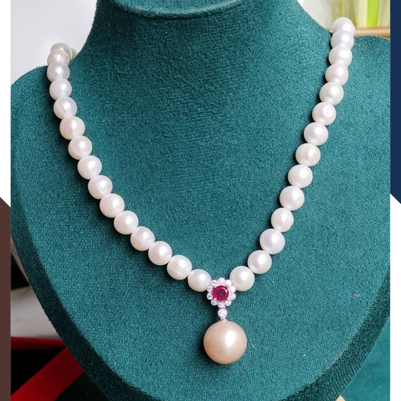 Vòng cổ ngọc trai cho mẹ, phụ nữ trung niên mặc áo dài 78B1235