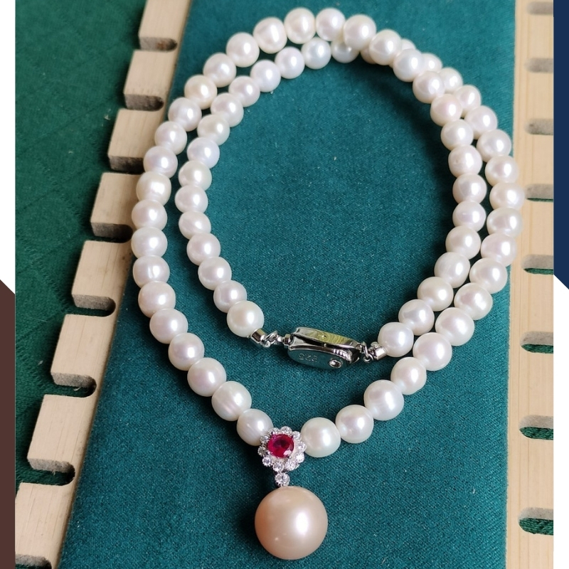 Vòng cổ ngọc trai cho mẹ, phụ nữ trung niên mặc áo dài 78B1235