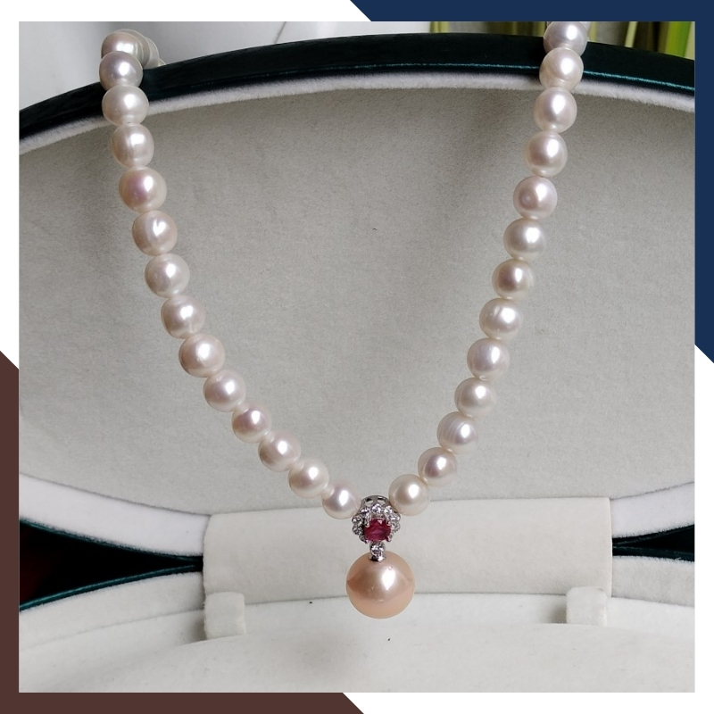 Vòng cổ ngọc trai cho mẹ, phụ nữ trung niên mặc áo dài 78B1235