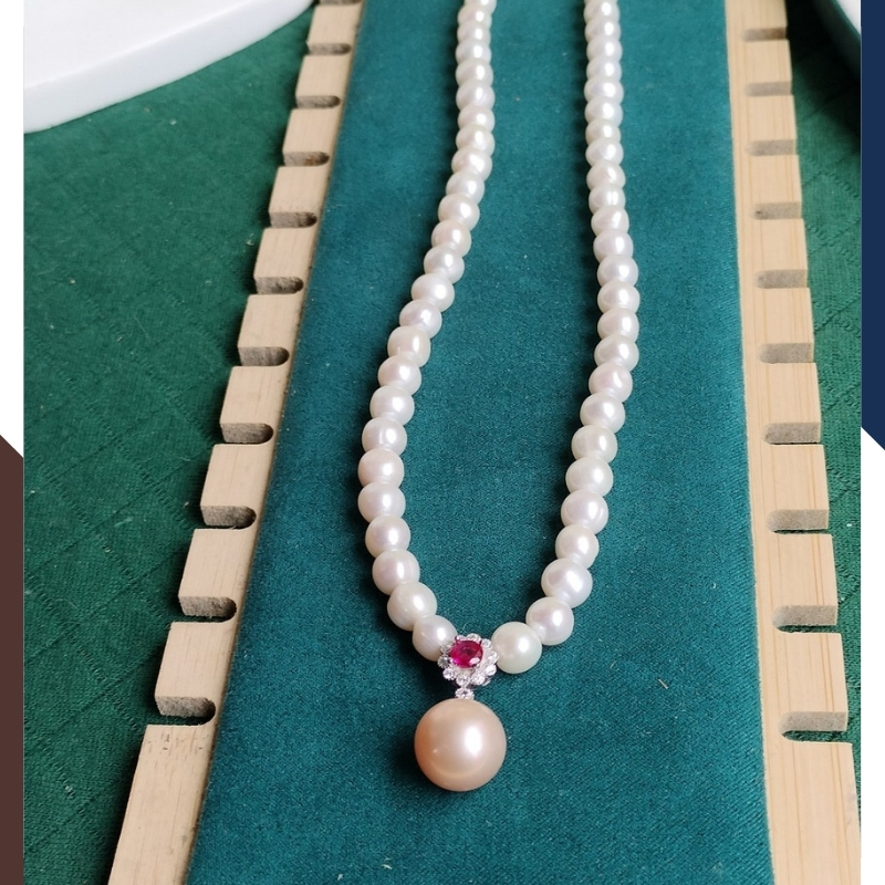 Vòng cổ ngọc trai cho mẹ, phụ nữ trung niên mặc áo dài 78B1235