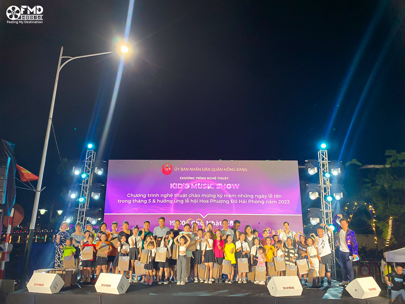 Ekip tổ chức sự kiện của FMD Media làm việc với chi phí cực tốt