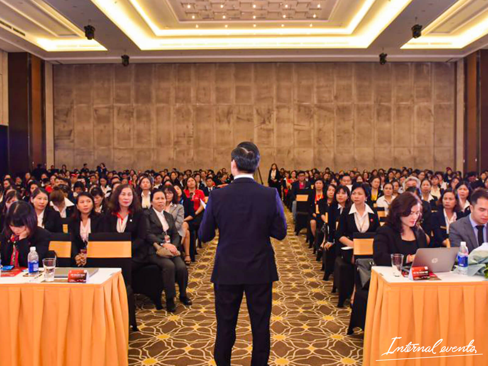 Tổ chức sự kiện nội bộ – Hội thảo và diễn đàn nội bộ